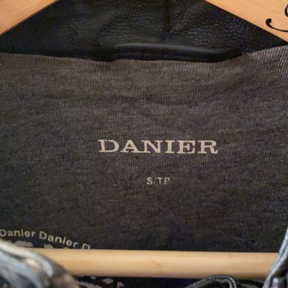 Danier black leather jacket with ribbing - Picture 3 of 7